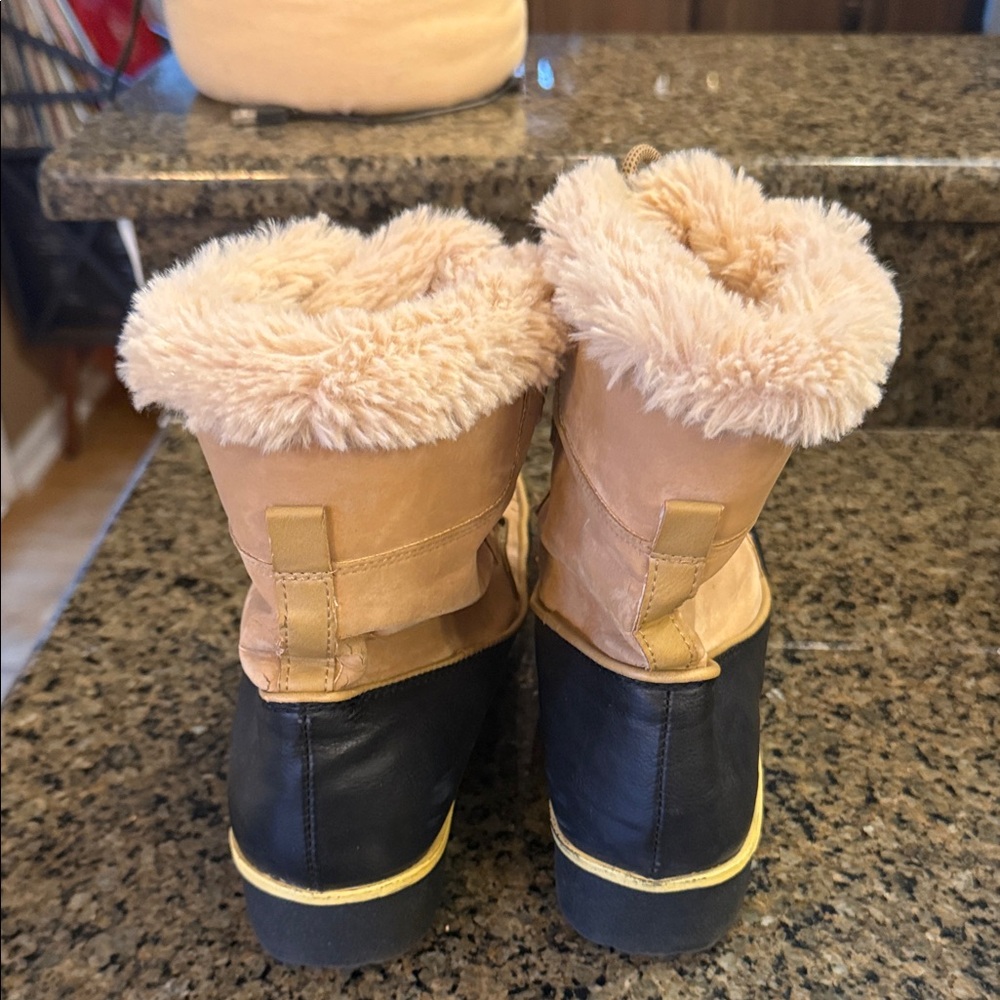 JBU Tan and Black Winter Boots - Picture 6 of 7